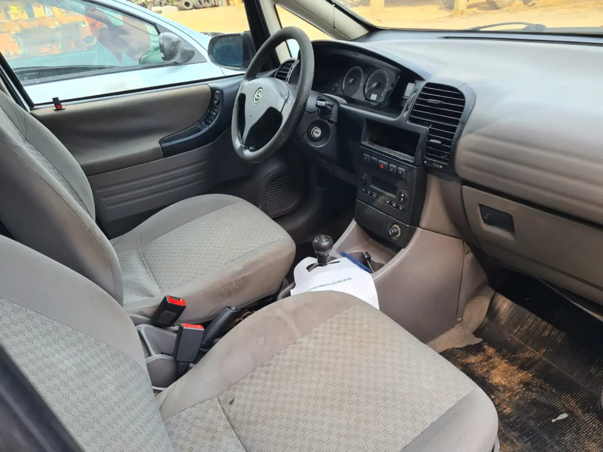 LOTE 002 - GM ZAFIRA COMFORT 2.0,  2011 / 2012, cor branca, 7P/140CV