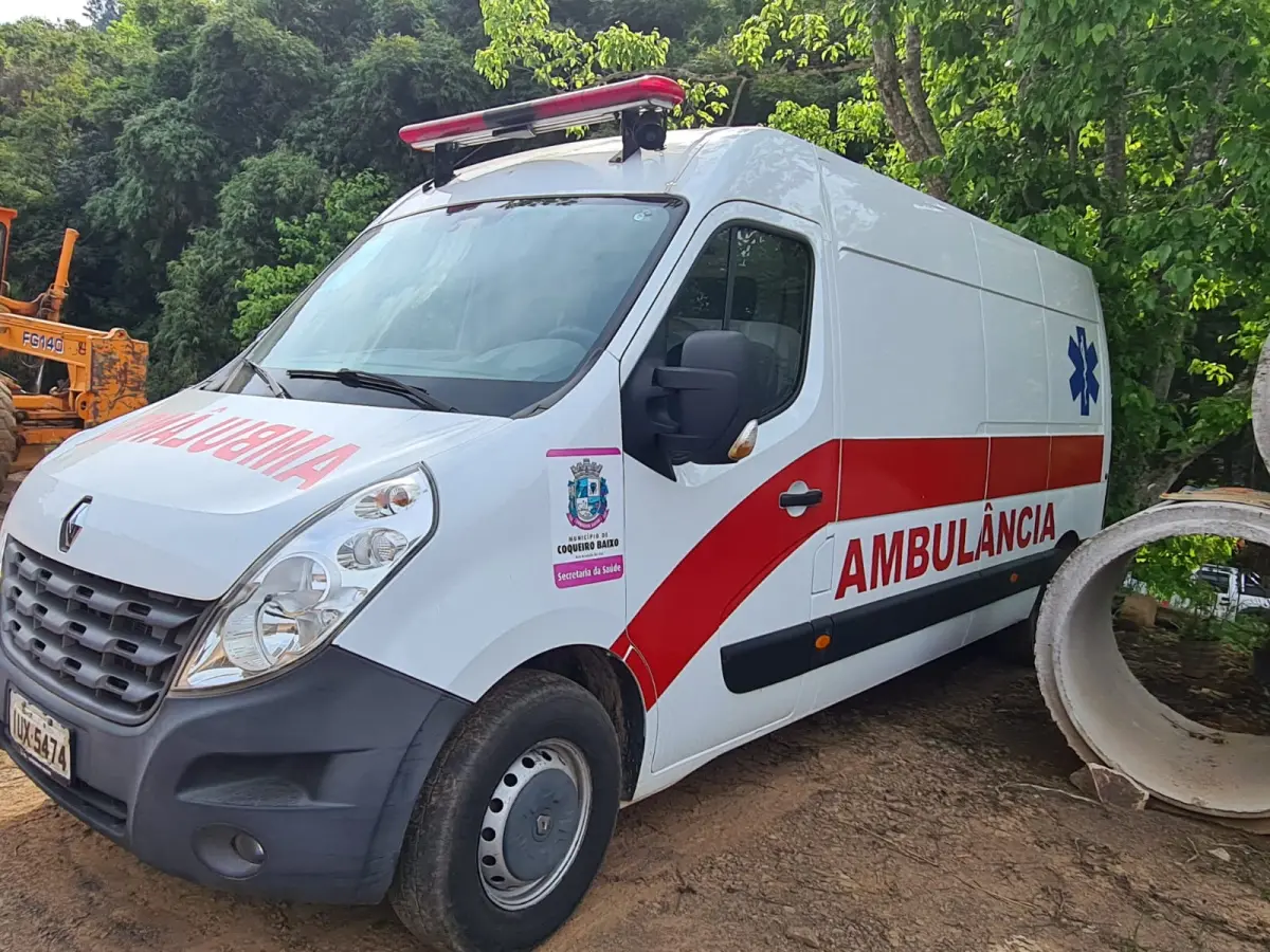 LOTE 002 - AMBULÂNCIA RENAULT MASTER 2.3 DCI, ano 2013 e modelo 2014