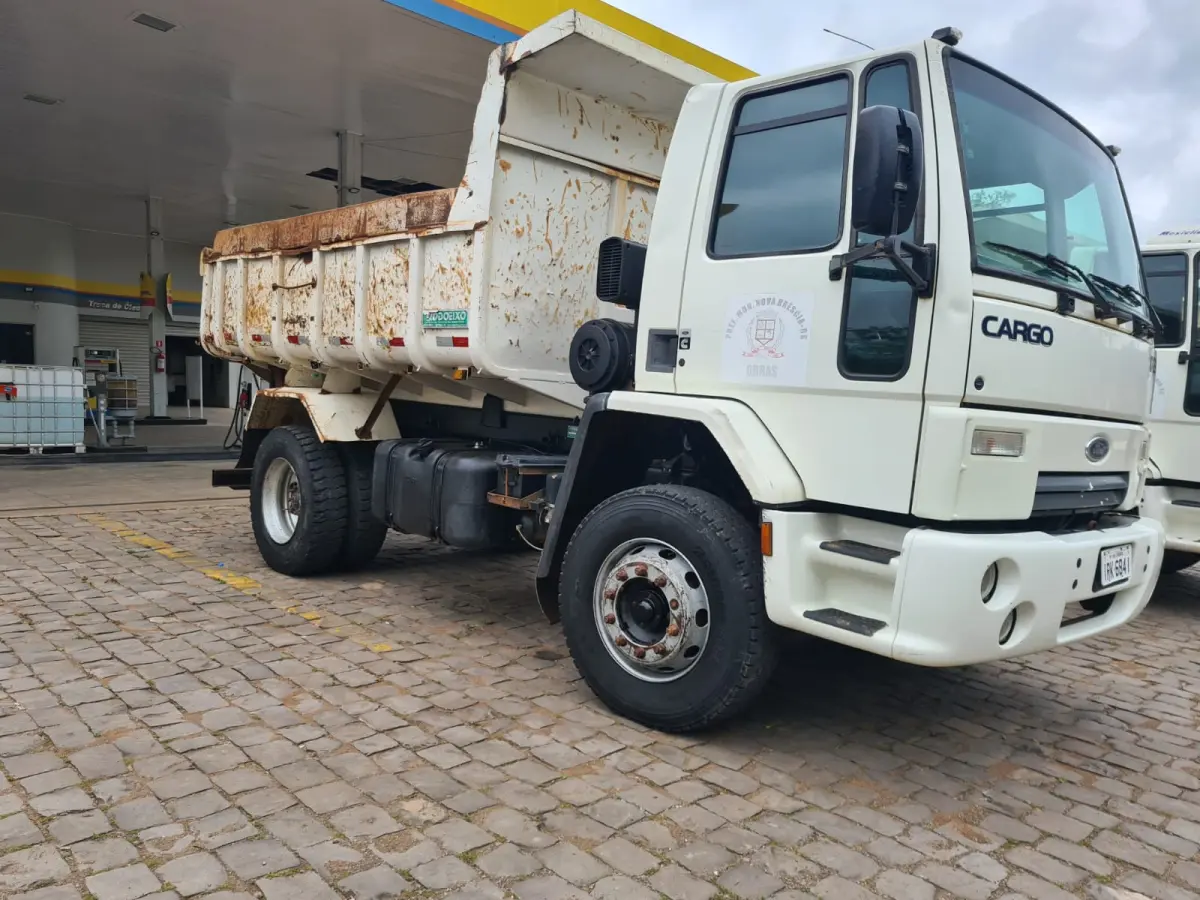 LOTE 004 - CAMINHÃO Ford Cargo 1722E, branco, 2010/2011