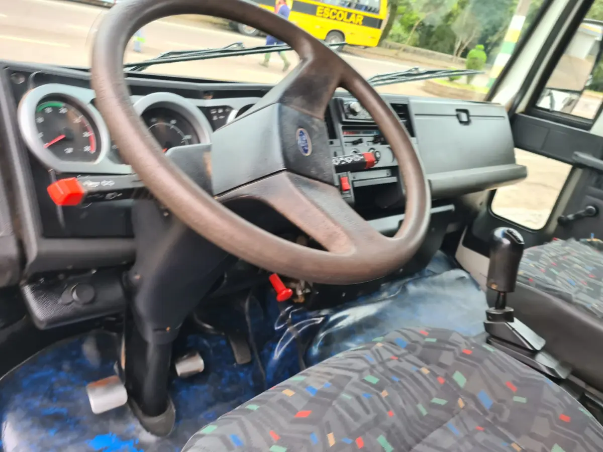 LOTE 006 - CAMINHÃO Ford Cargo 815E, branco, 2010/2011