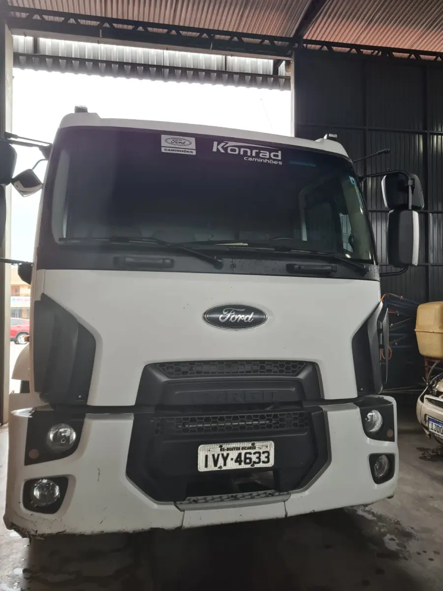LOTE 004 - Caminhão Ford cargo 1519B, caçamba basculante, 2014, Diesel