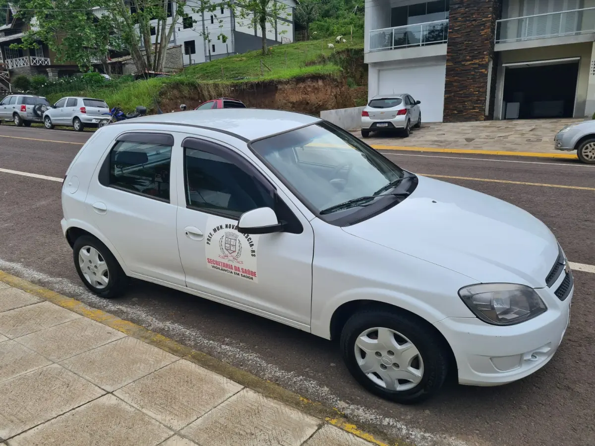 LOTE 001 - Chevrolet CELTA 1.0 – LT; álcool/gasolina/ 2012/2012, branco,