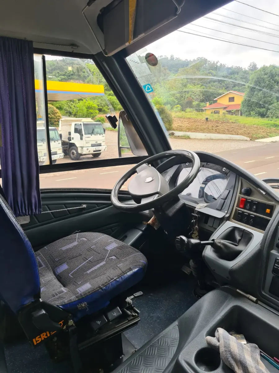 LOTE 010 - MICROÔNIBUS ESCOLAR– IPW – 3245 – Marcopolo Volare V6 Escolarbus MWM; 2009/2009, amarelo;