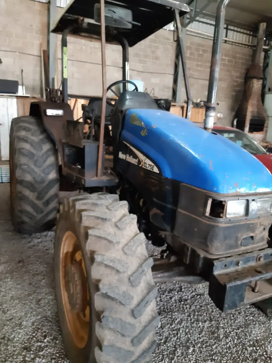 LOTE 006 - TRATOR AGRÍCOLA NEW HOLLAND/TL75, 2002/ 2002