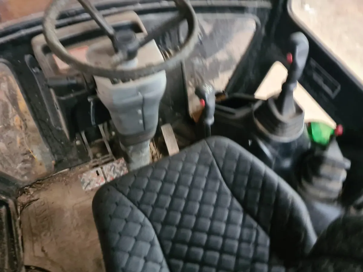 LOTE 007 - RETROESCAVADEIRA  RANDON 406k, Modelo da Máquina RK406/RK406/BRD406, Peso Bruto Máximo 9394 Kg; ano 2011.