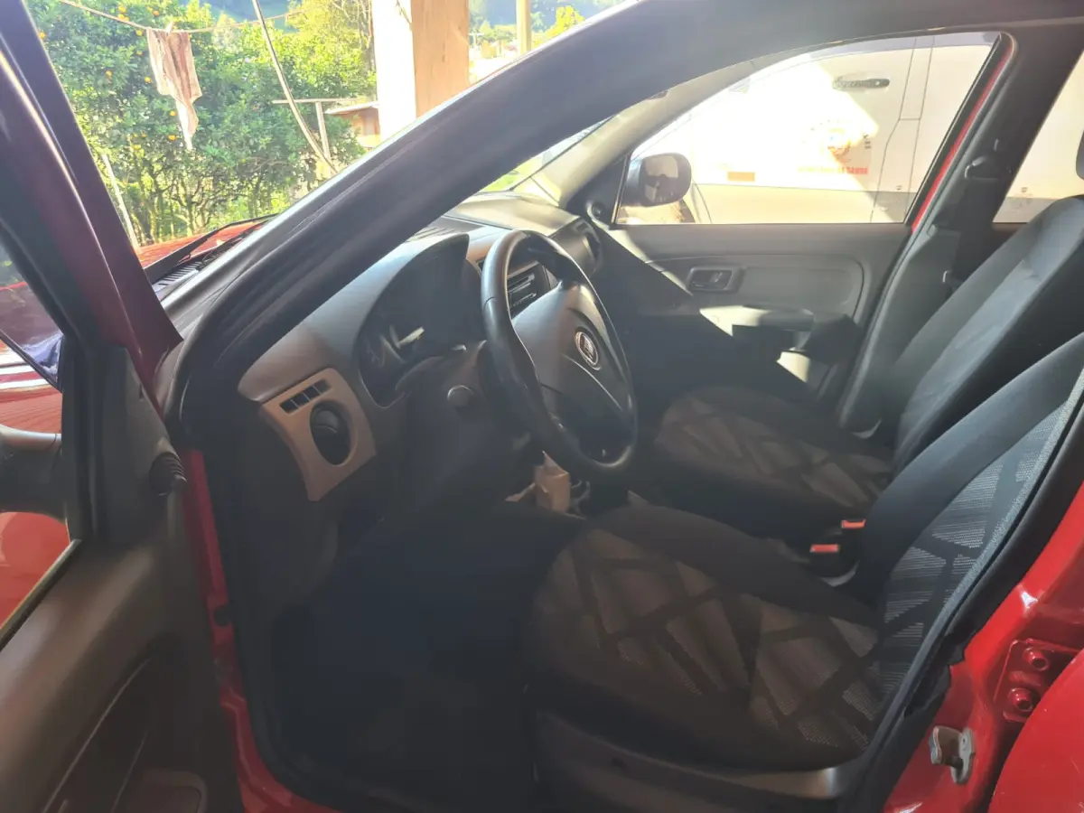 LOTE 006 - FIAT Palio Fire 1.0 Flex. 2014/2015