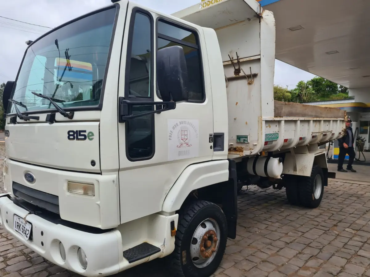 LOTE 006 - CAMINHÃO Ford Cargo 815E, branco, 2010/2011