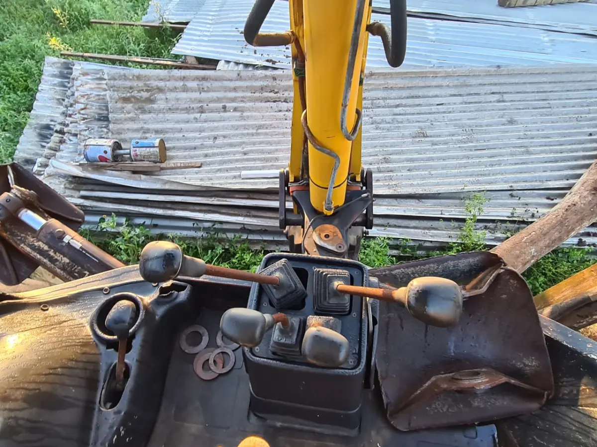 LOTE 008 - Retroescavadeira Randon, RK 406 B, 2013/2013