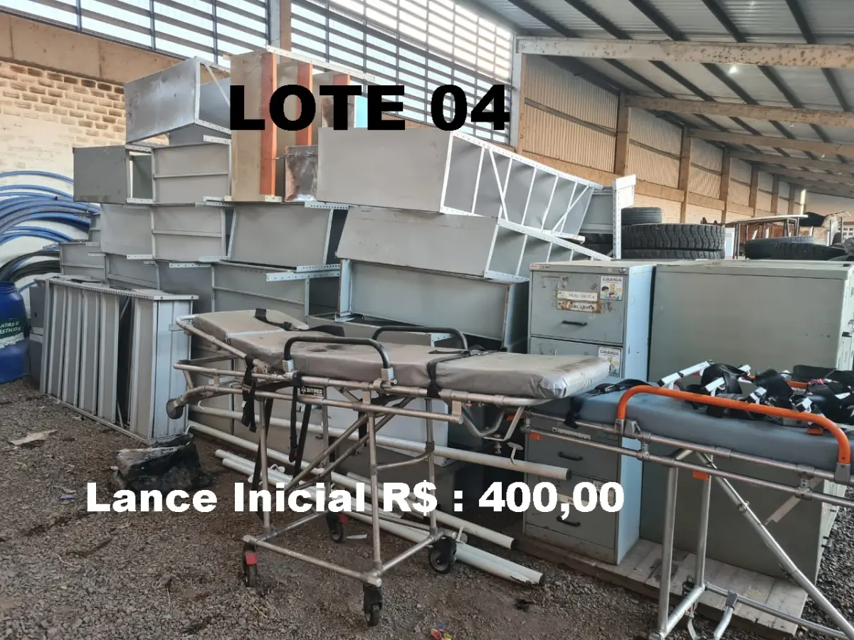 LOTE 004 - Macas e Armários de Aço