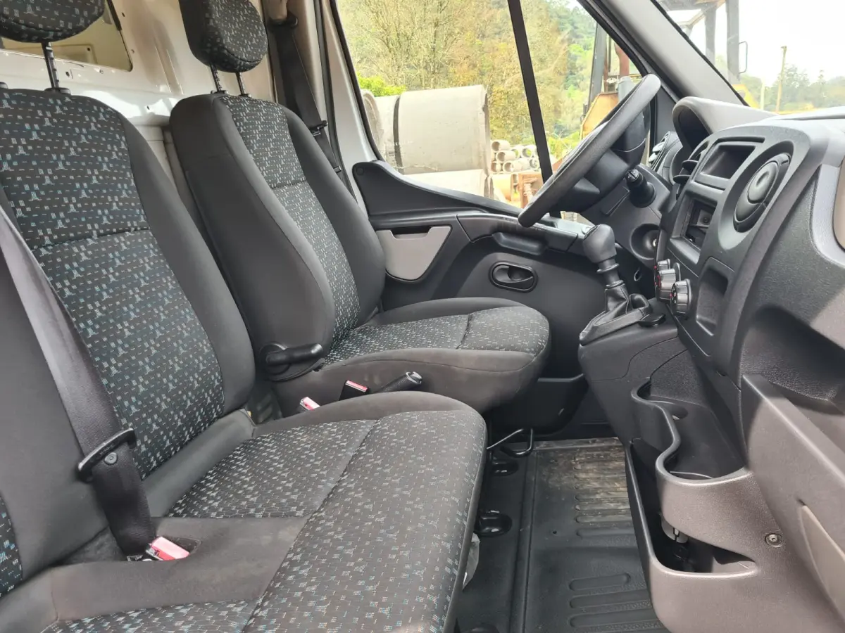 LOTE 002 - AMBULÂNCIA RENAULT MASTER 2.3 DCI, ano 2013 e modelo 2014