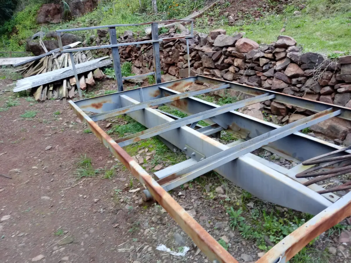 LOTE 009 - ESTRUTURA DE FERRO DE CARRETÃO com capacidade para 3.000 kg