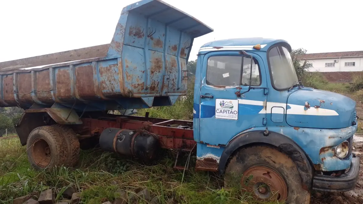 LOTE 004 - CAMINHÃO BASCULANTE L1113, Marca MERCEDEZ BENZ, Ano/Modelo 1982/1982