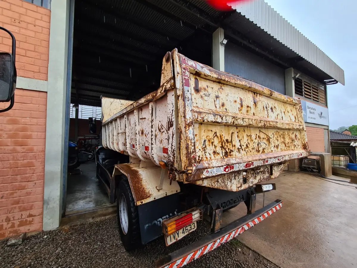 LOTE 004 - Caminhão Ford cargo 1519B, caçamba basculante, 2014, Diesel