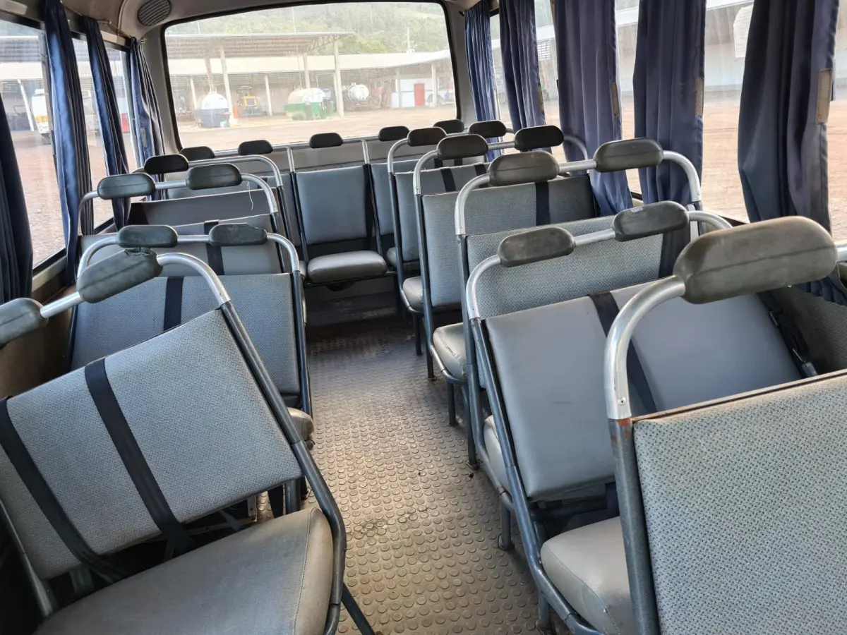 LOTE 012 - ÔNIBUS VOLARE ESCOLAR A6 MARCA MARCOPOLO, Cap 25  1999/1999
