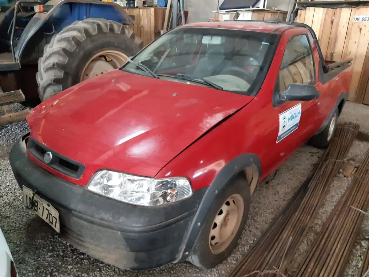 LOTE 003 - CAR/CAMINHONETE/C. Aberta Fiat/Strada Fire, 70t/067cv, vermelha, 2004/2005