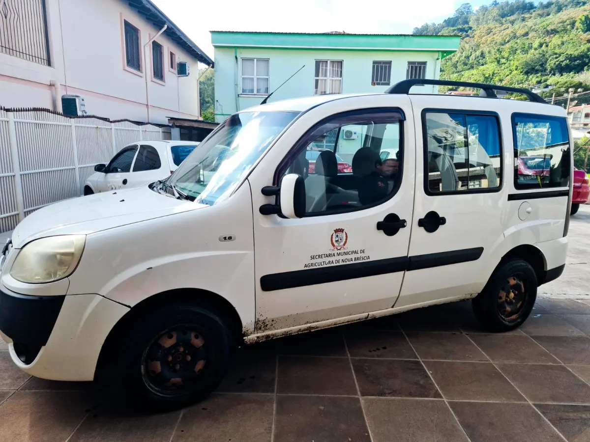 LOTE 001 - FIAT DOBLÔ HLX 1.8 16 V E. TORQUE FLEX