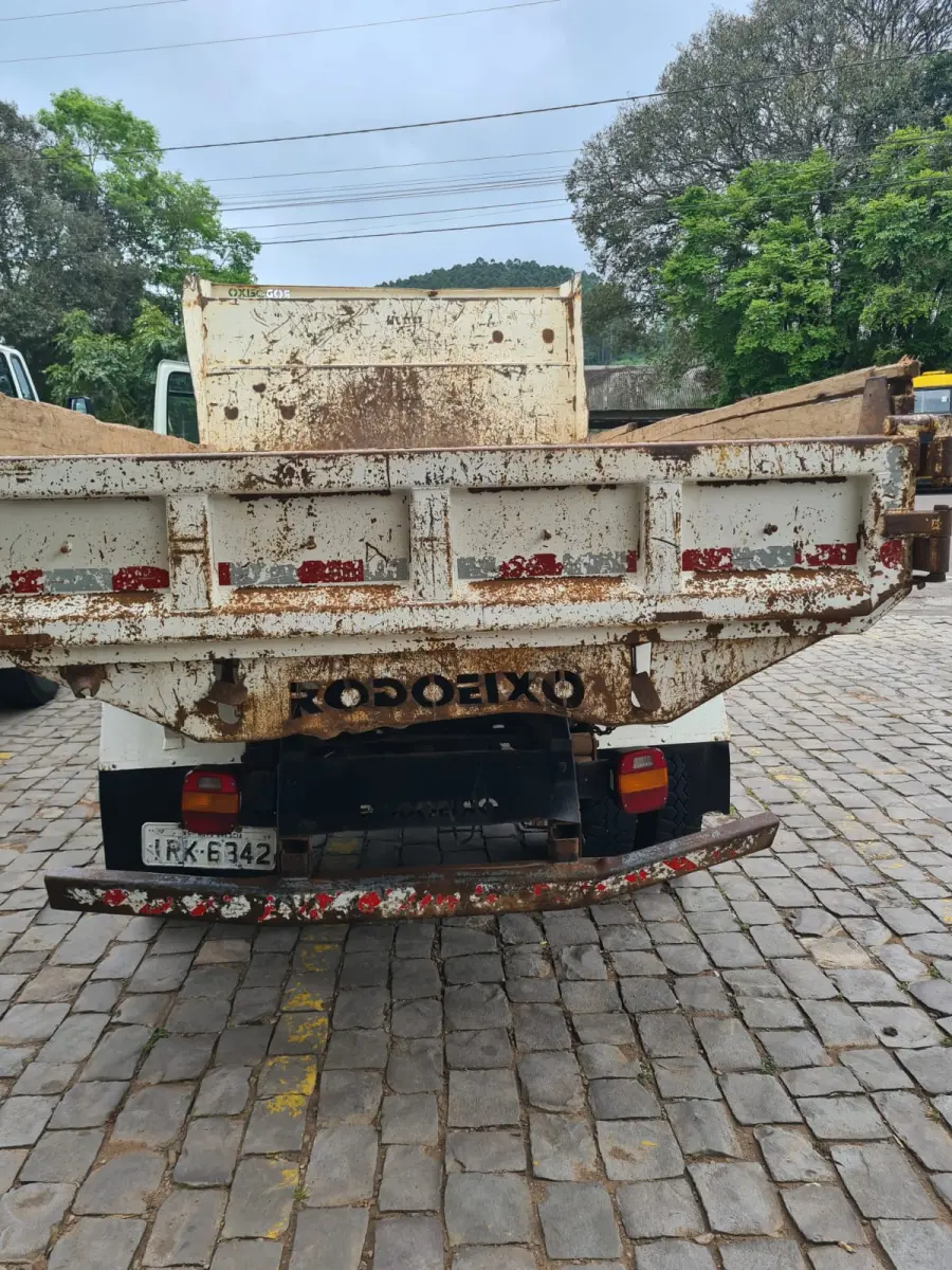 LOTE 006 - CAMINHÃO Ford Cargo 815E, branco, 2010/2011