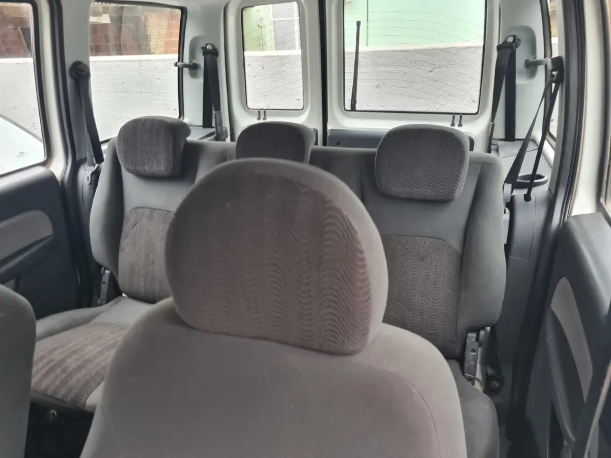 LOTE 011 - FIAT DOBLÔ HLX 1.8 16 V E. TORQUE FLEX – ano e modelo 2011, cor branca, Placas IRT – 4J10 – 07 passageiros,