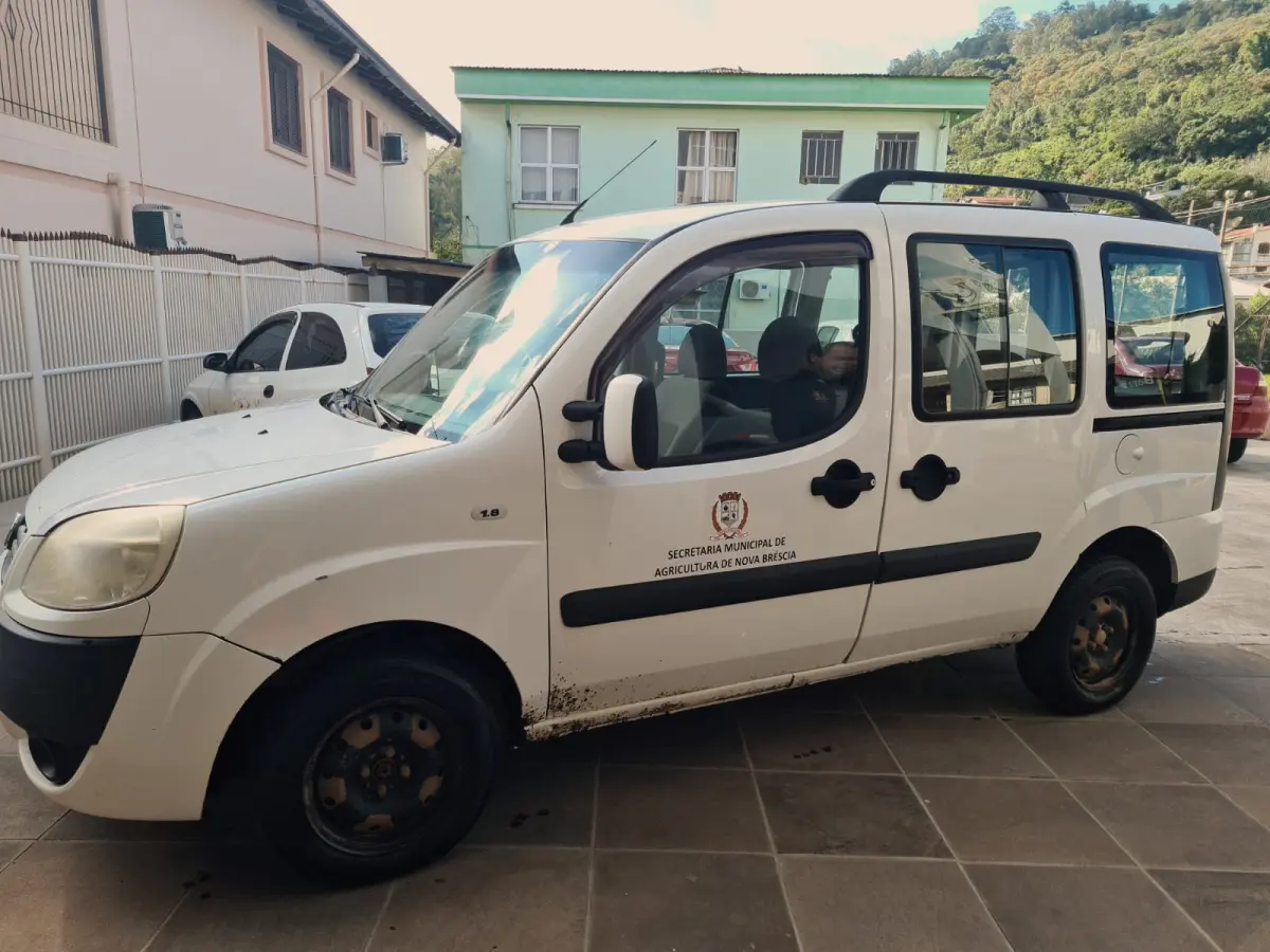 LOTE 001 - FIAT DOBLÔ HLX 1.8 16 V E. TORQUE FLEX