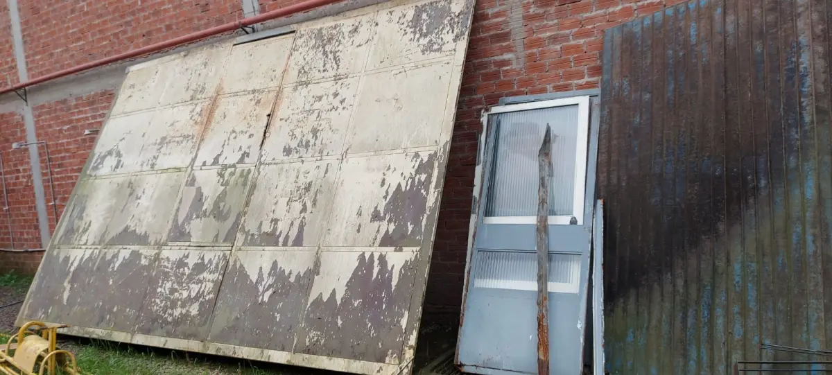 LOTE 012 - Portas e Portões de Ferro