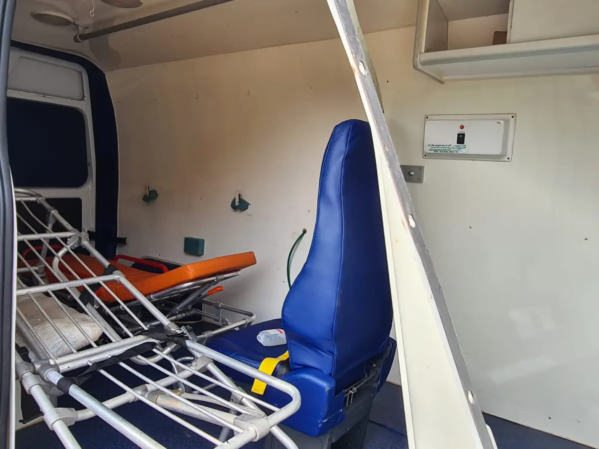 LOTE 002 - AMBULÂNCIA RENAULT MASTER 2.3 DCI, ano 2013 e modelo 2014