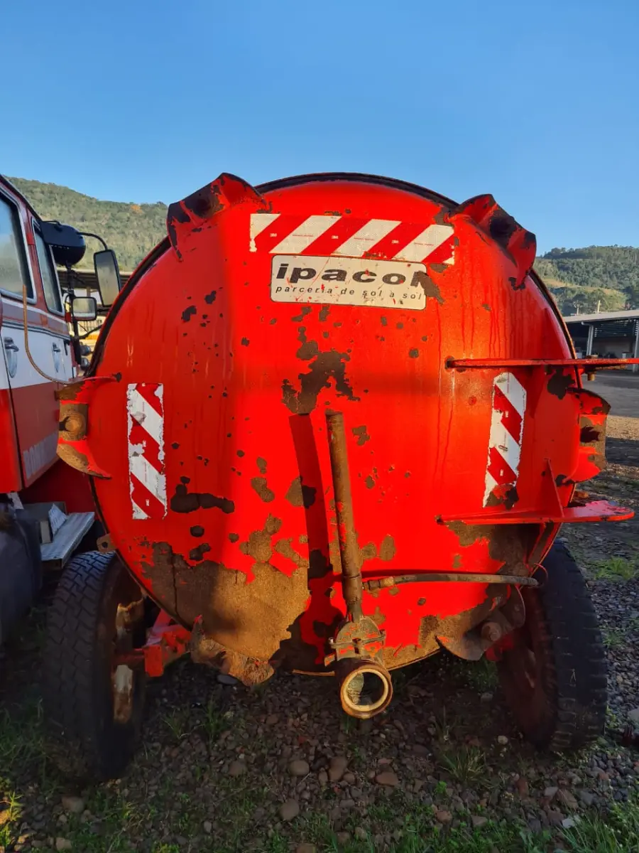 LOTE 009 - Distribuidor de Esterco IAC , capacidade 5.000 litros, série 5686