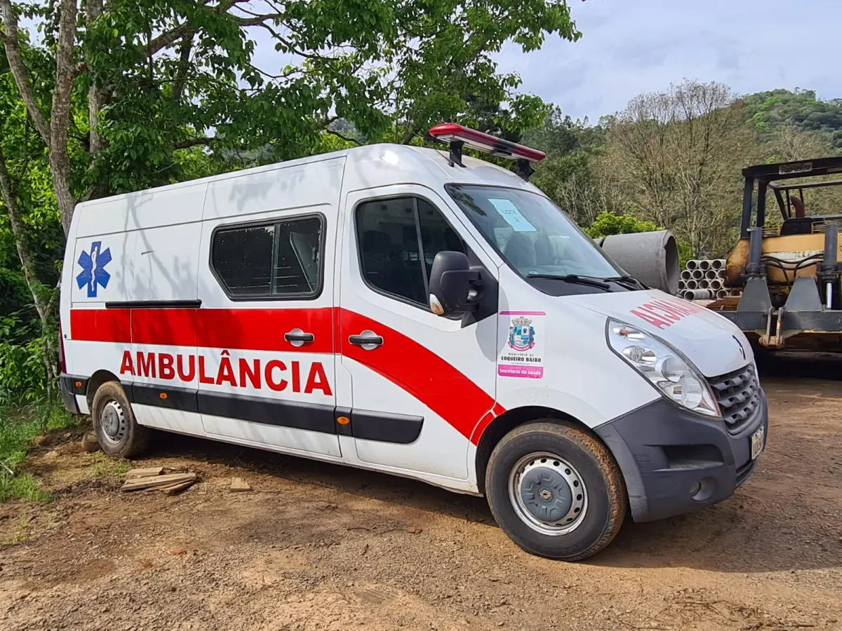 LOTE 002 - AMBULÂNCIA RENAULT MASTER 2.3 DCI, ano 2013 e modelo 2014
