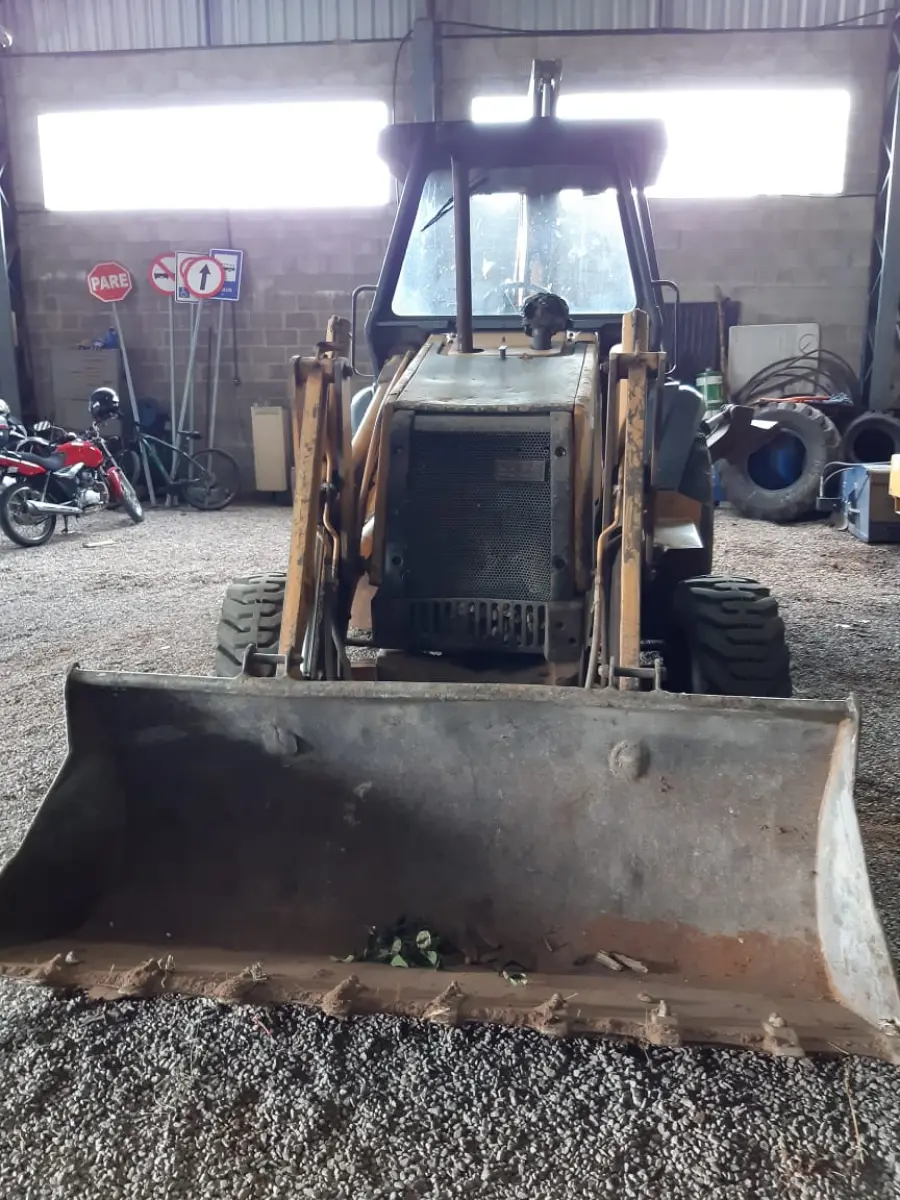 LOTE 005 - RETROESCAVADEIRA CASE/580L turbo,  2000/2000,