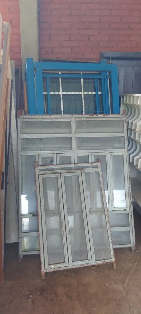 LOTE 012 - Portas e Portões de Ferro