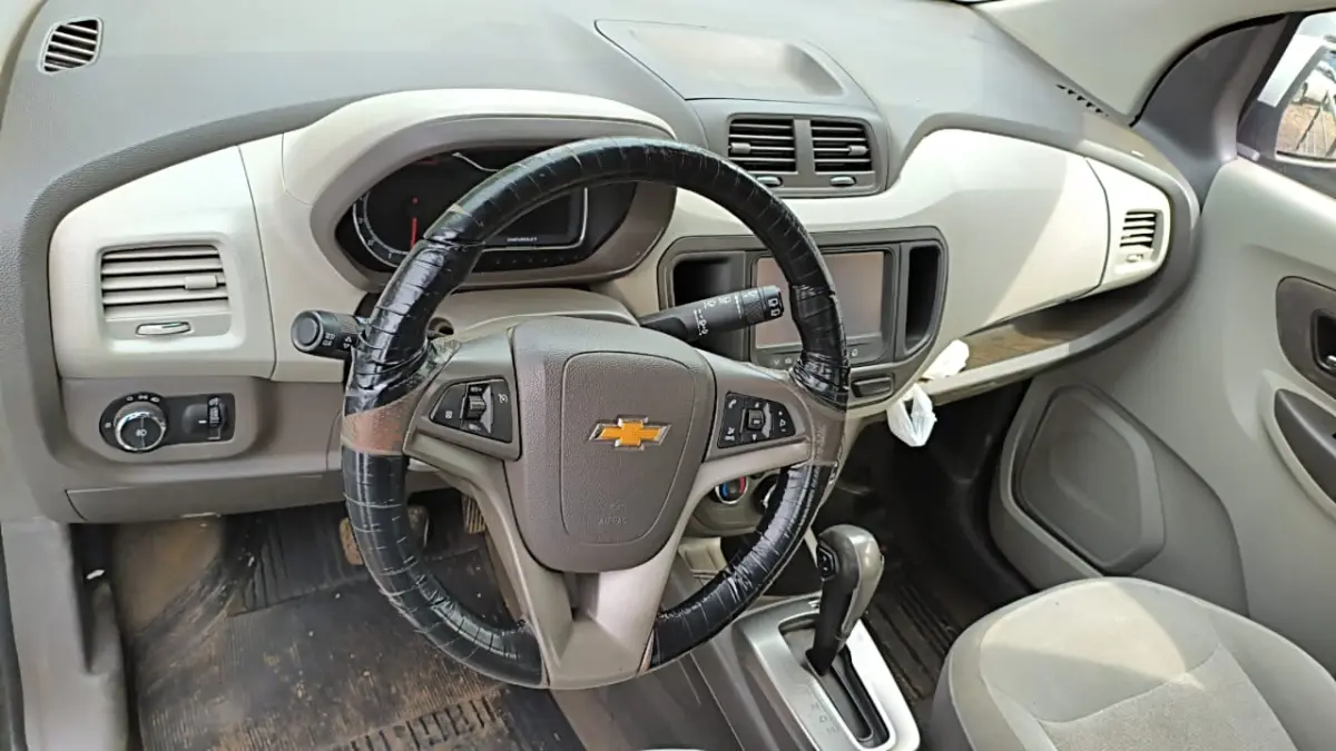LOTE 017 - VAN CHEVROLET SPIN 1.8 ECONOFLEX AT LTZ, ALCO/GASOL, 2014/2015, 04 PORTAS, CAP. 07 PASSAGEIROS, DIRECAO HIDRAULICA, CAM. AUT., AR CONDICIONADO