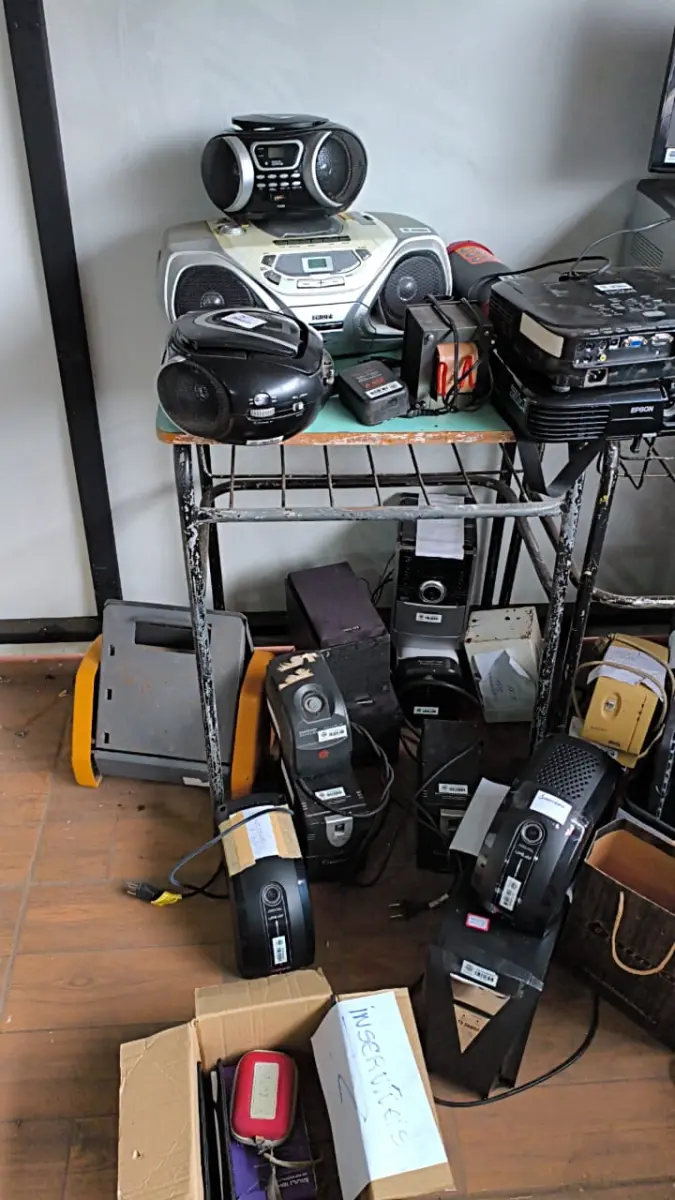 LOTE 002 - EQUIPAMENTOS DE TECNOLOGIA DA INFORMAÇÃO, MÁQUINAS E FERRAMENTAS