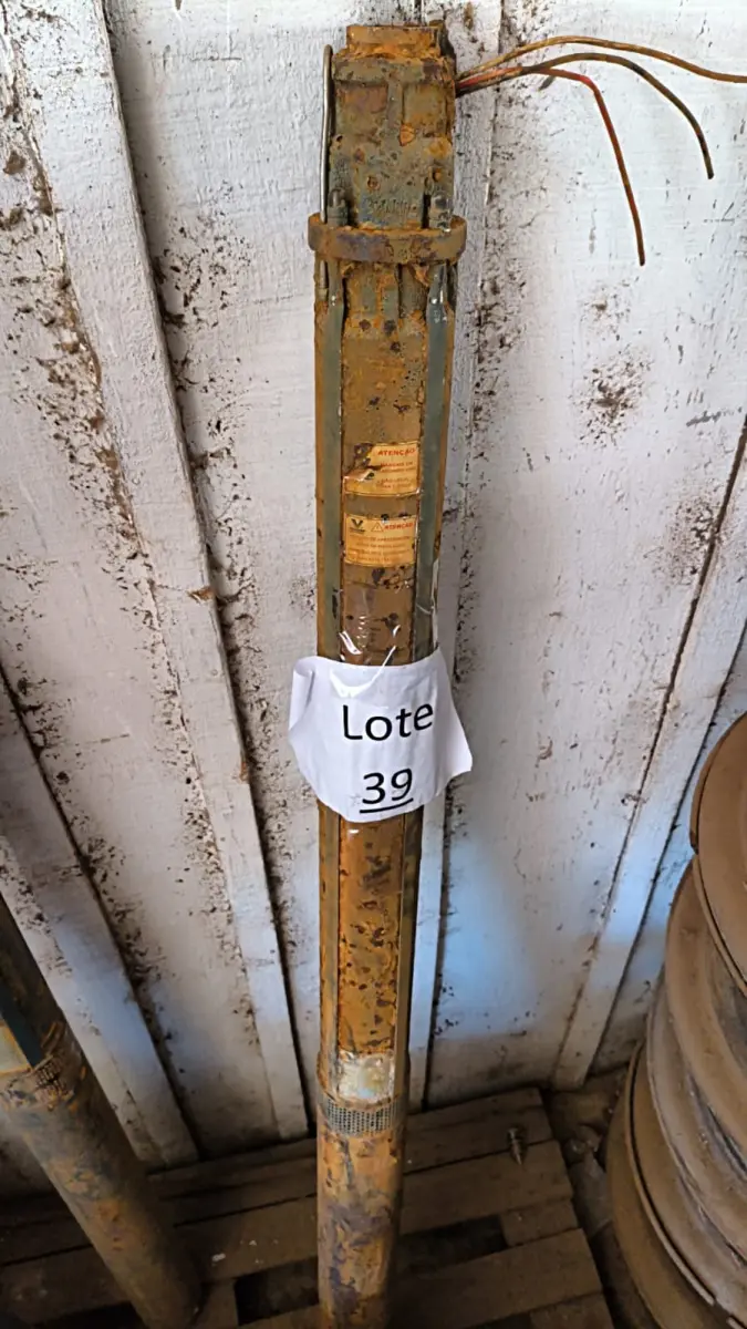 LOTE 039 - BOMBA SUBMERSA VAMBRO 1,5CV 28 ESTÁGIOS