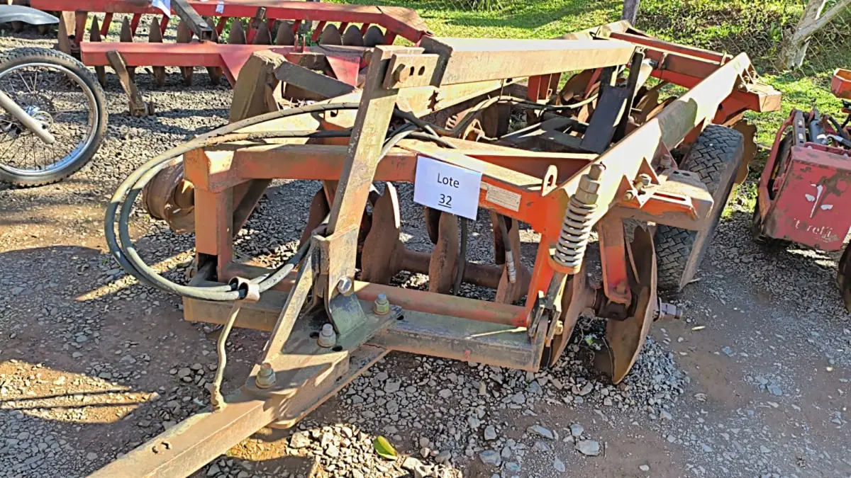 LOTE 032 - GRADE ARADORA