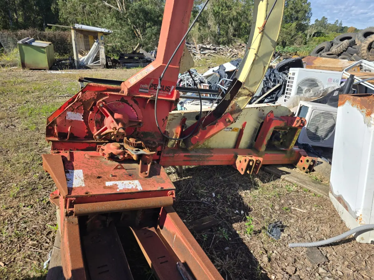 LOTE 001 - Colhedora de Forragens, Marca Nogueira