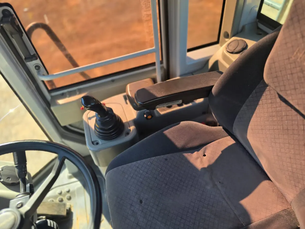 LOTE 013 - Pá Carregadeira marca Hyundai, Ano/Modelo:2011