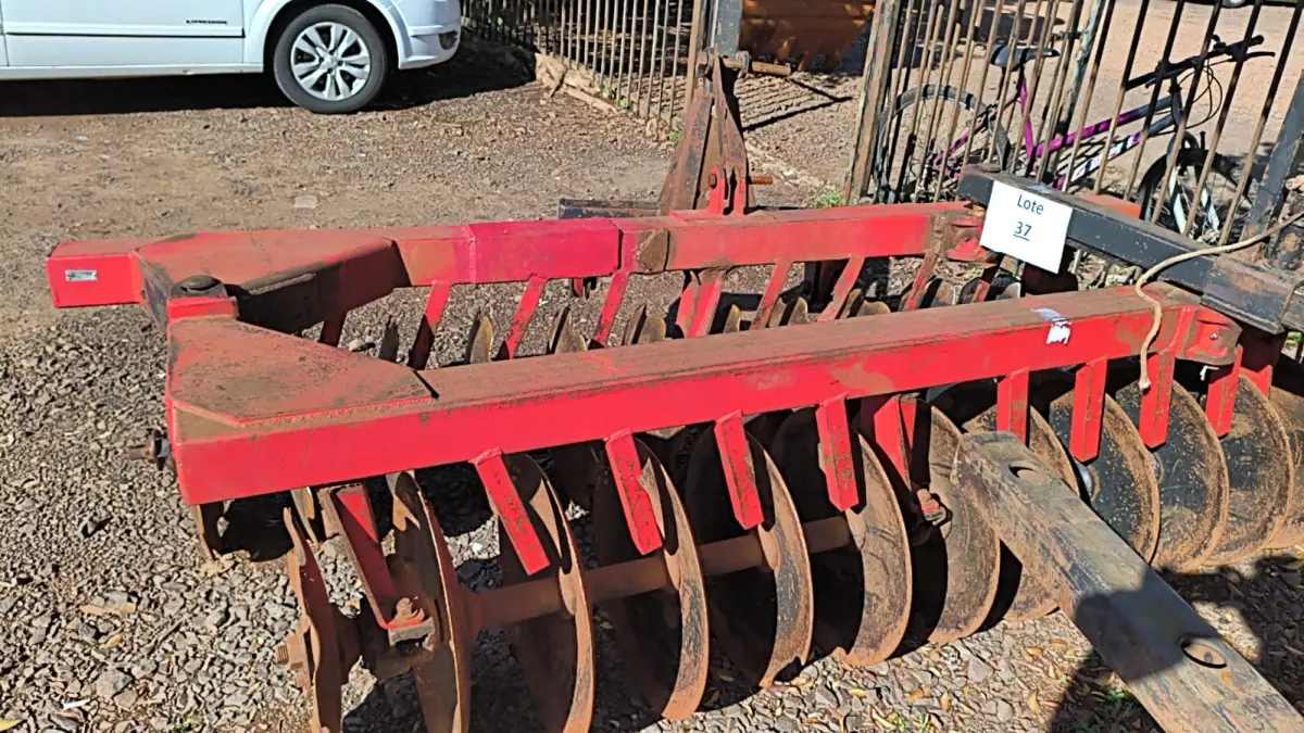 LOTE 037 - GRADE NIVELADORA