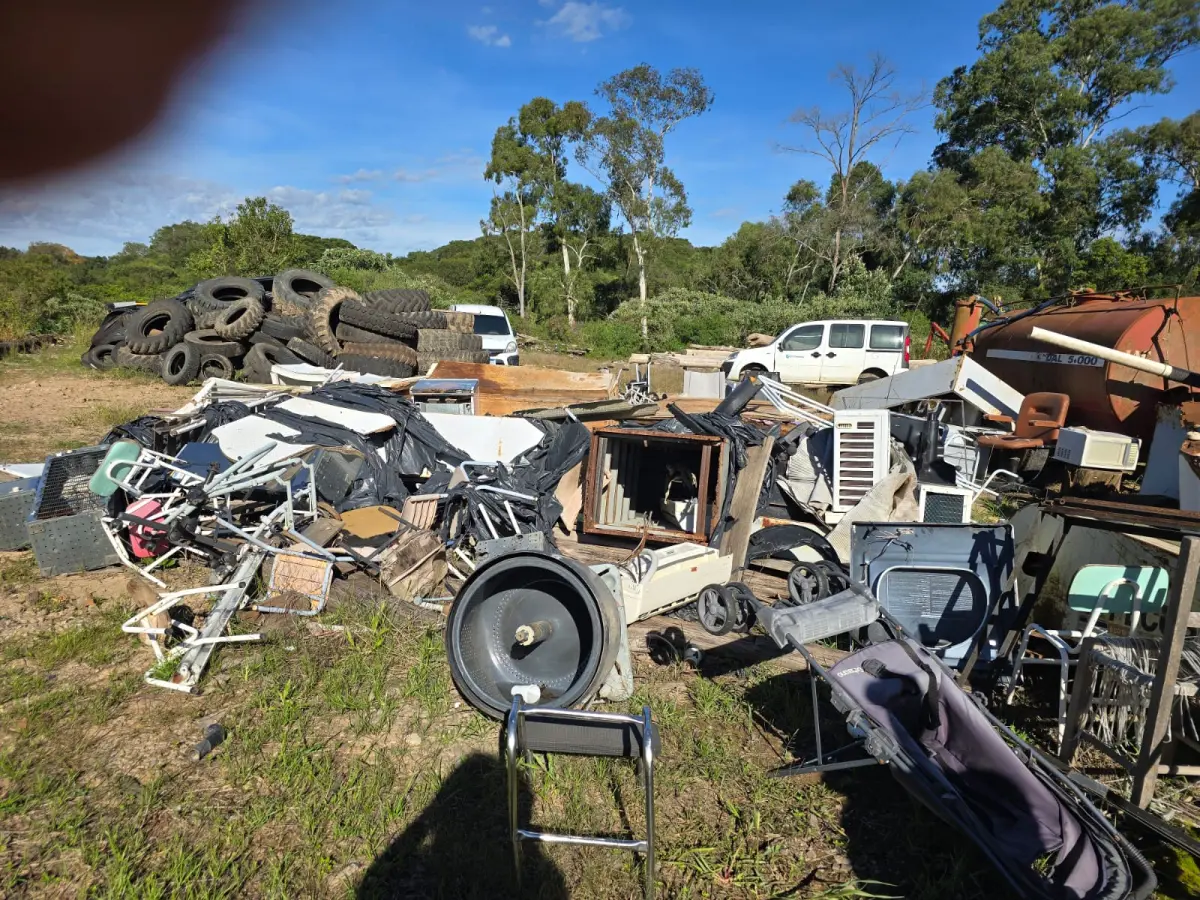 LOTE 029 - Mobiliários Diversos