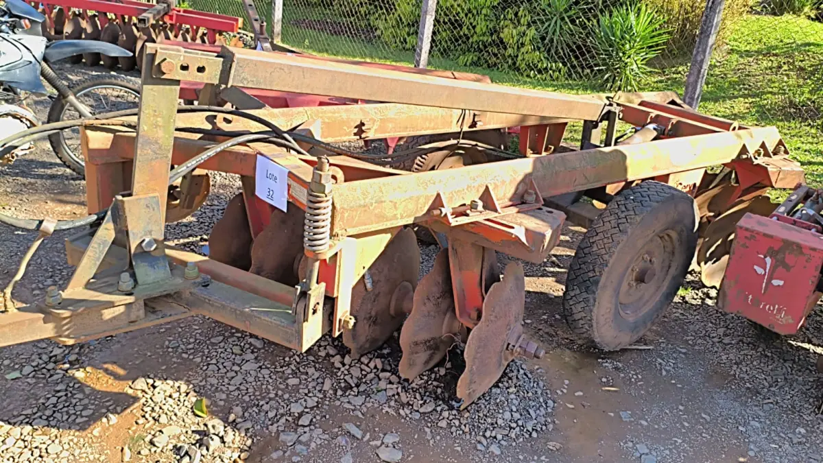 LOTE 032 - GRADE ARADORA