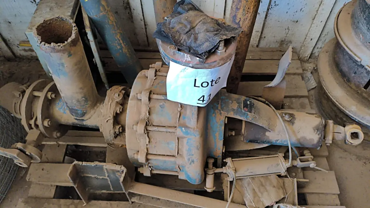 LOTE 041 - BOMBA CENTRÍFUGA MECANIZADA 1750rpm F100x80x40/3E ANO FAB. 2004,