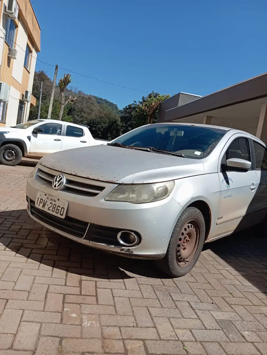 LOTE 021 - AUTOMOVEL VOLKSWAGEM GOL 1.6 POWER, ALCO/GASOL, 2009/10 E RADIO AUTOMOTIVO C/CD MPE E USB PIONNER