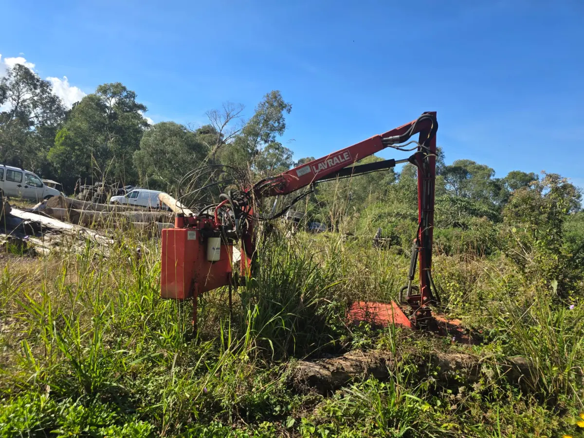 LOTE 017 - Roçadeira Hidráulica Articulada, marca Lavrale