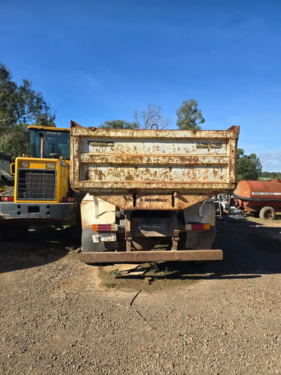 LOTE 004 - Caminhão Iveco Eurocargo 170 E 22, Ano/Modelo: 2011/2011