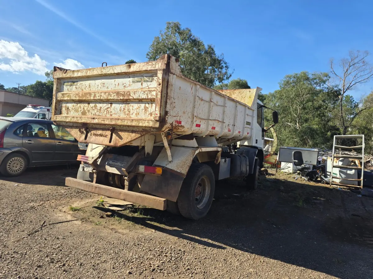 LOTE 004 - Caminhão Iveco Eurocargo 170 E 22, Ano/Modelo: 2011/2011