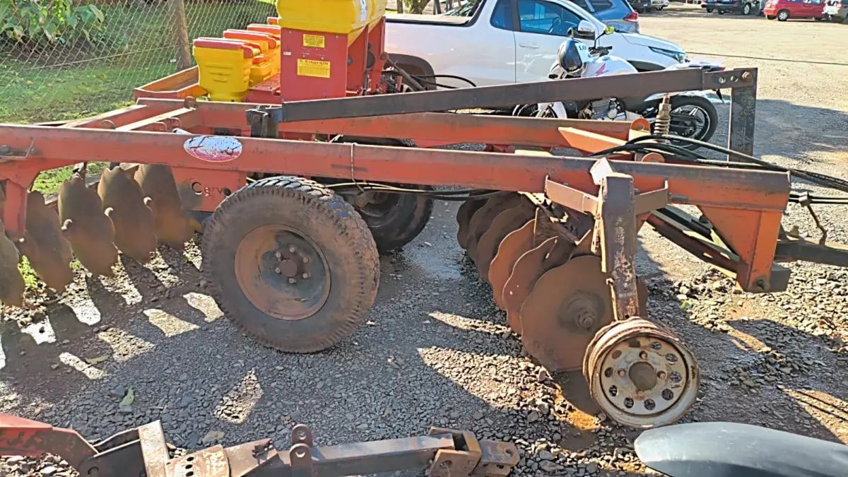 LOTE 032 - GRADE ARADORA