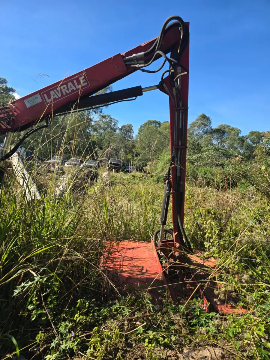 LOTE 017 - Roçadeira Hidráulica Articulada, marca Lavrale