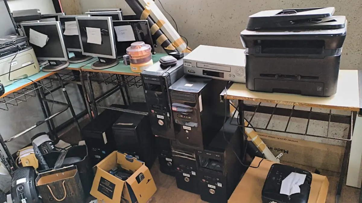 LOTE 002 - EQUIPAMENTOS DE TECNOLOGIA DA INFORMAÇÃO, MÁQUINAS E FERRAMENTAS