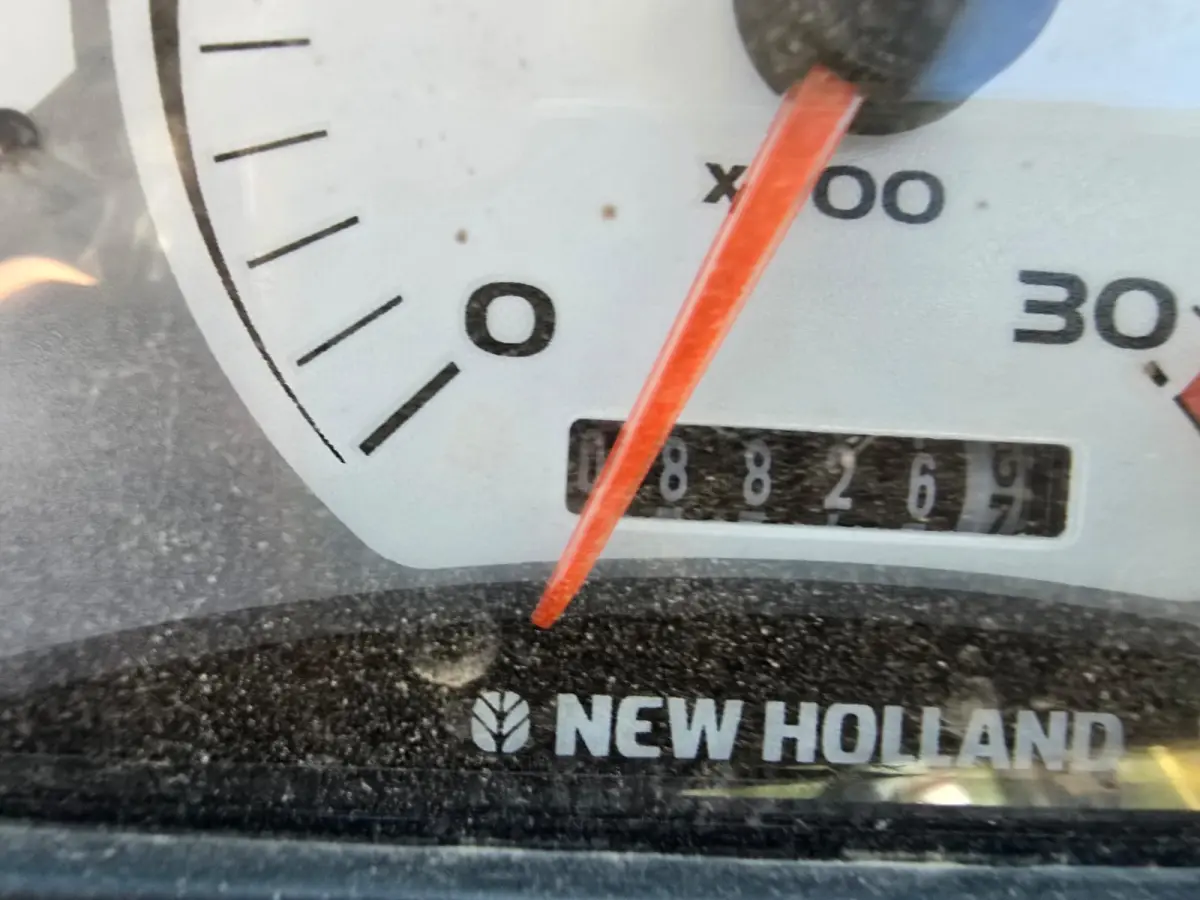 LOTE 003 - Retroescavadeira marca New Holland, Ano/Modelo: 2014,