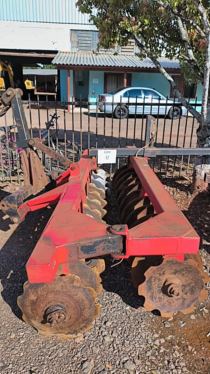 LOTE 037 - GRADE NIVELADORA