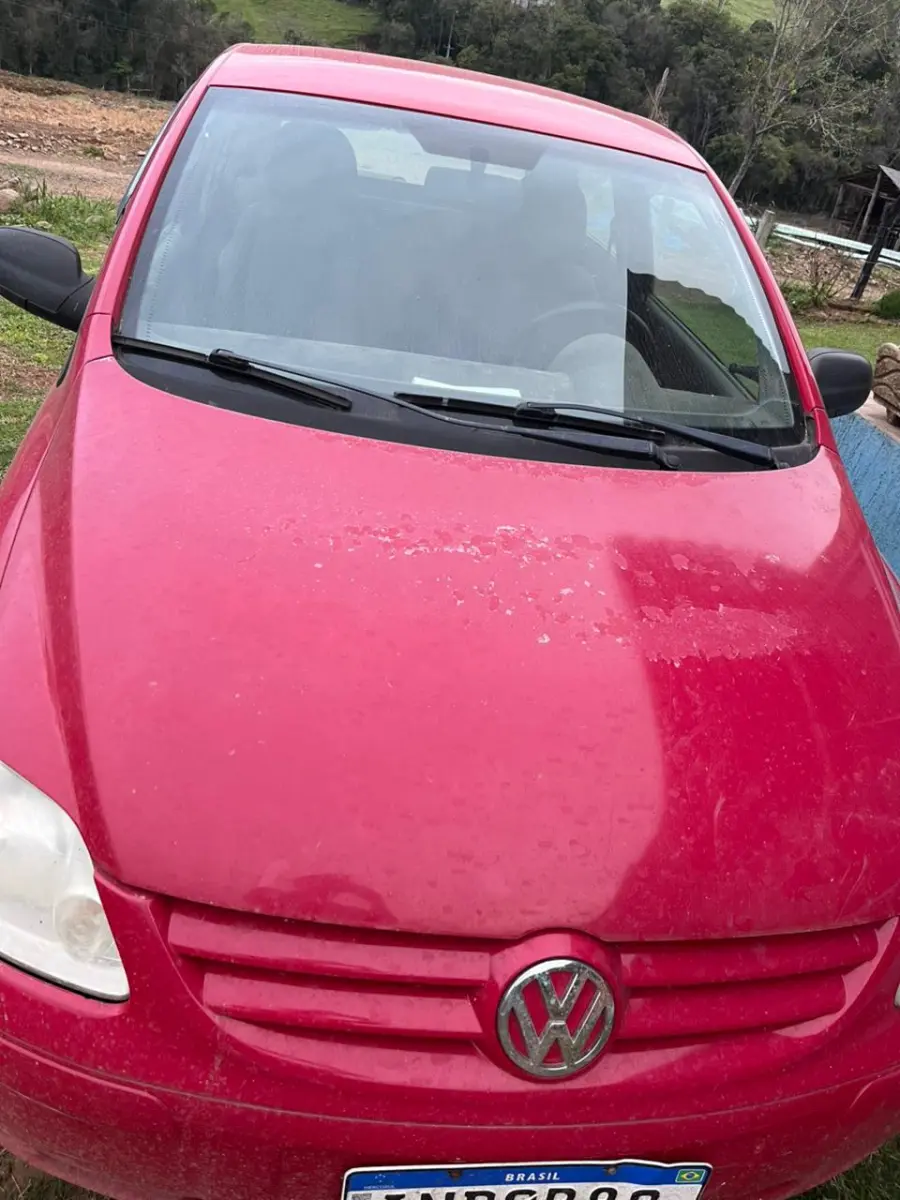 LOTE 002 - VW/FOX 1.0– Ano 2005/2006, PLACA IND0B82– RENAVAM 885246764 Chassi: 9BWKA05Z064125827, na cor vermelha, gasolina/álcool, 73 CV