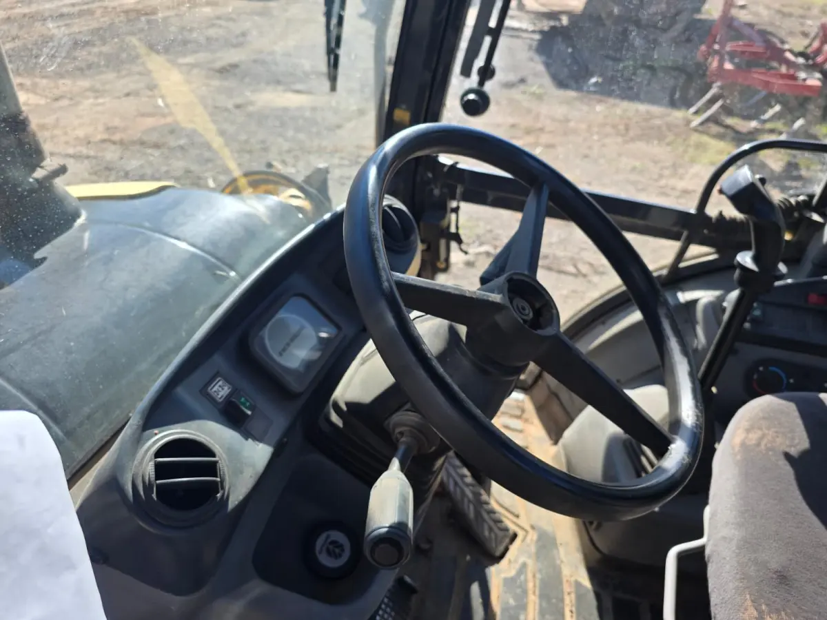 LOTE 003 - Retroescavadeira marca New Holland, Ano/Modelo: 2014,